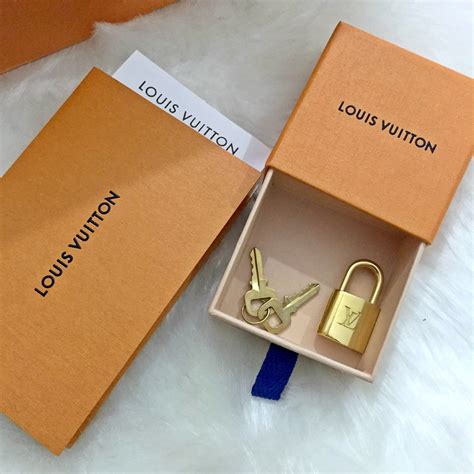 louis vuitton lock and key fake